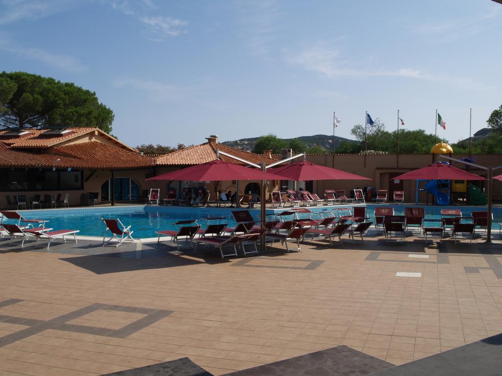 Отель Club Esse Cala Bitta Байя Сардиния Экстерьер фото
